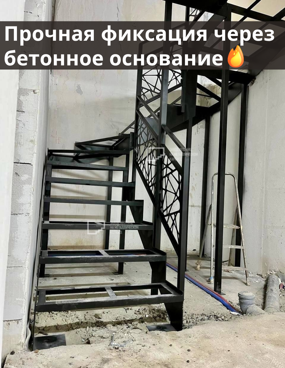 Антресоль с ограждениями из листа металла