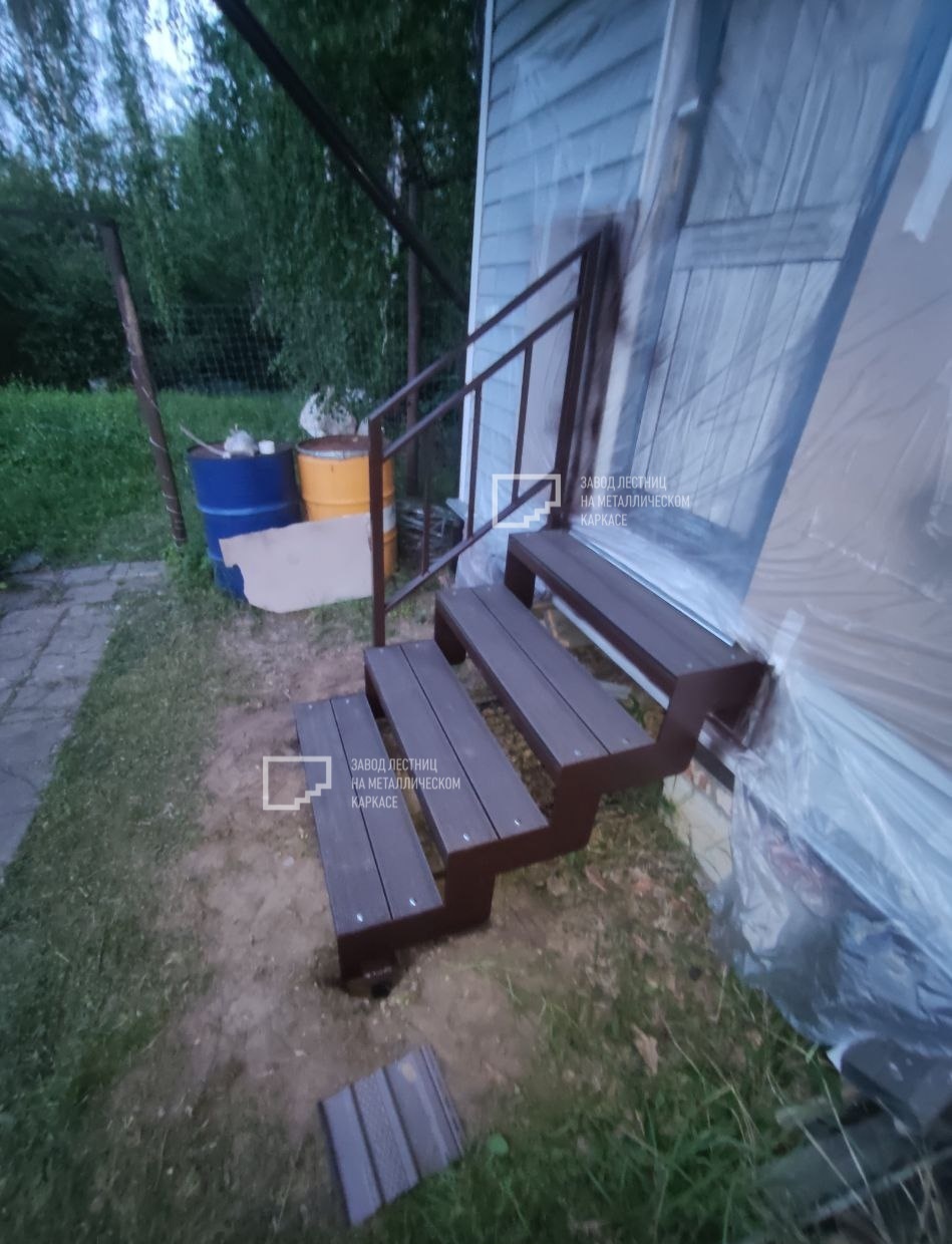 Наружные лестницы в частный дом из бруса