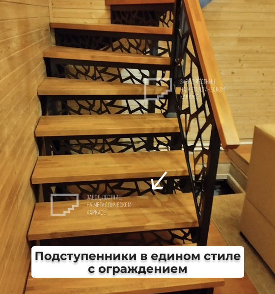 Забежная лестница в доме из клееного бруса