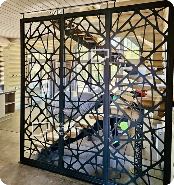 Панно из листового металла для частного дома