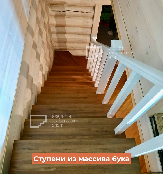 Г-образная лестница на металлических косоурах с забежными ступенями